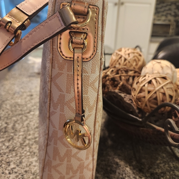Michael Kors Signature Logo Crossbody/Messenger bag - Picture 5 of 13